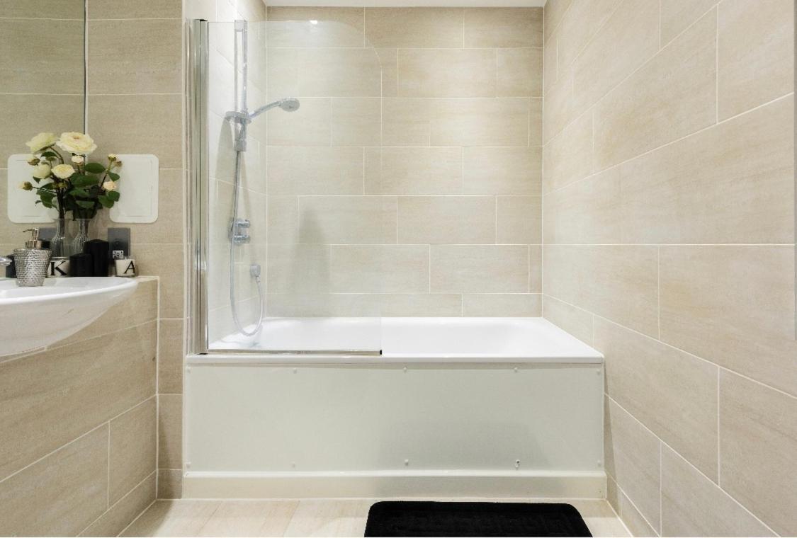 Lovely 2 Bed Apartment 15Mins From Bond St London Bagian luar foto